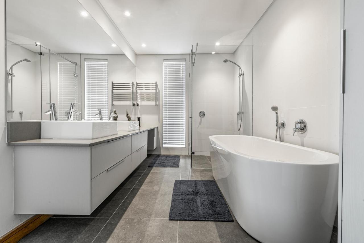 17 Marine, 2 Bedroom Sea-Facing Apt101 Hermanus Exteriör bild